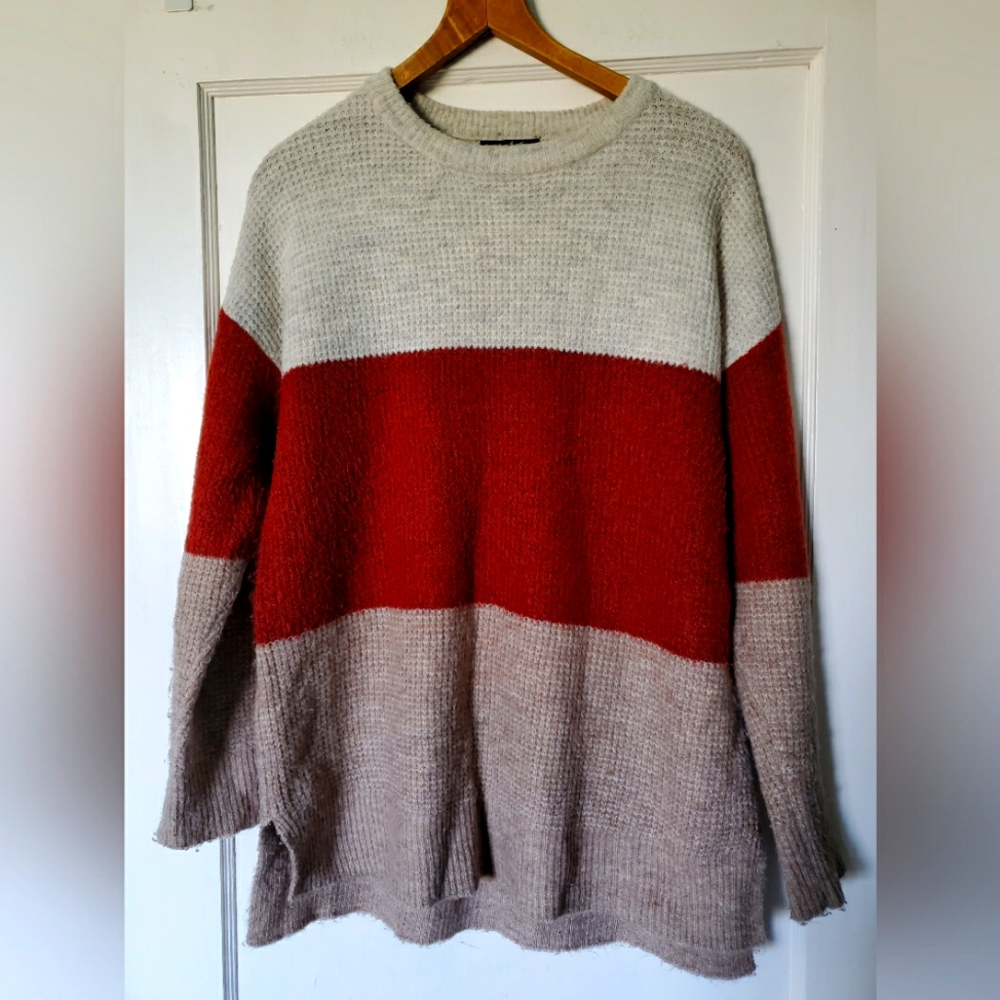 Gorgeous Oversized Staccato Knit Sweater 💕